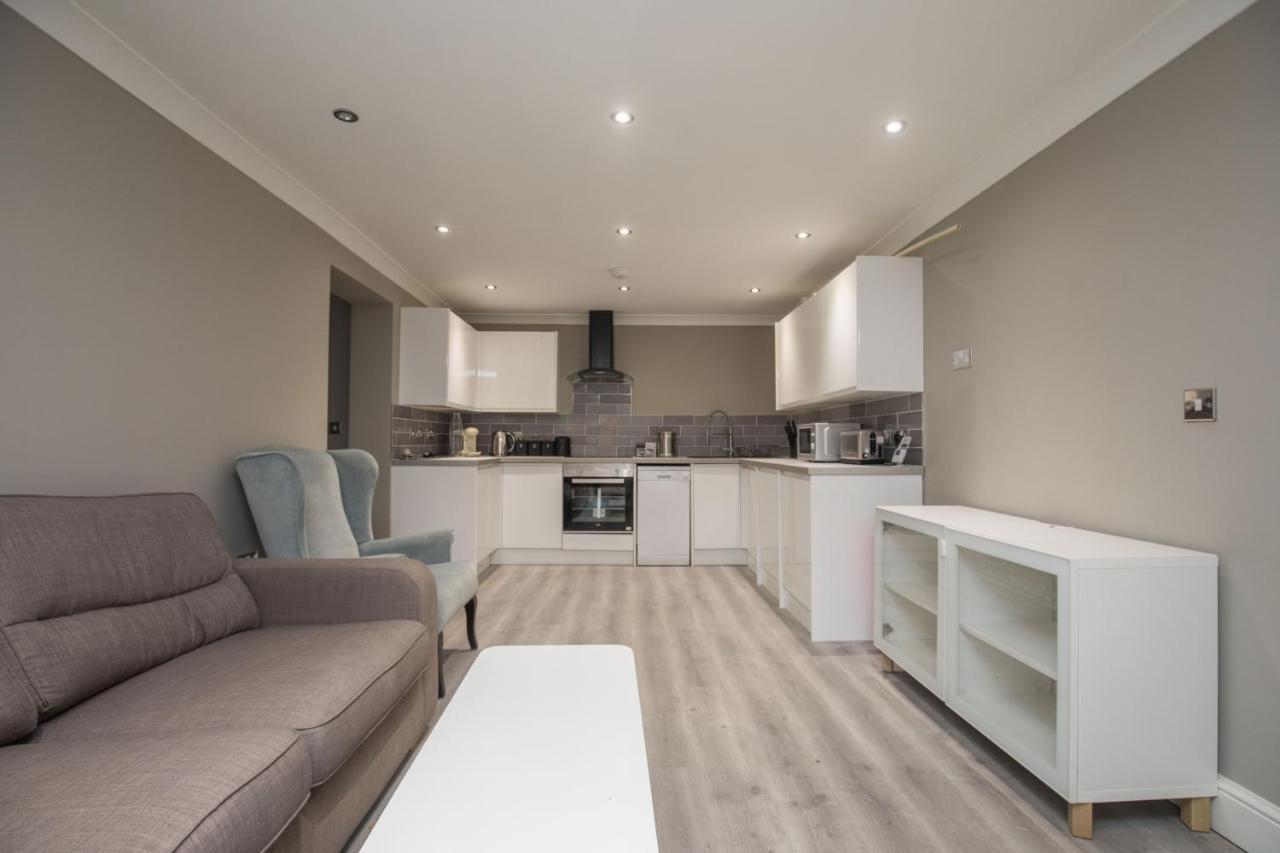 Riverside Central Kingston Flat 1B Surbiton ภายนอก รูปภาพ
