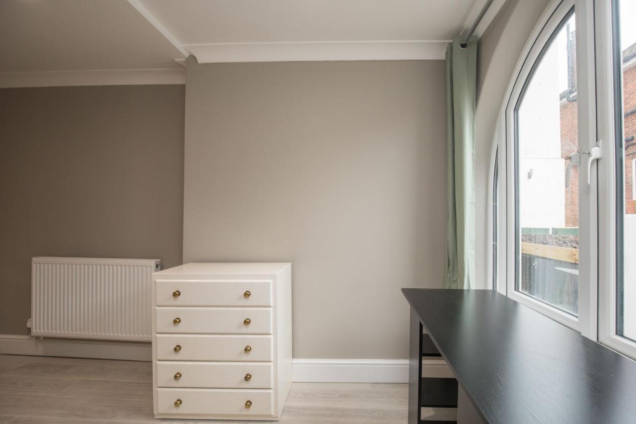 Riverside Central Kingston Flat 1B Surbiton ภายนอก รูปภาพ